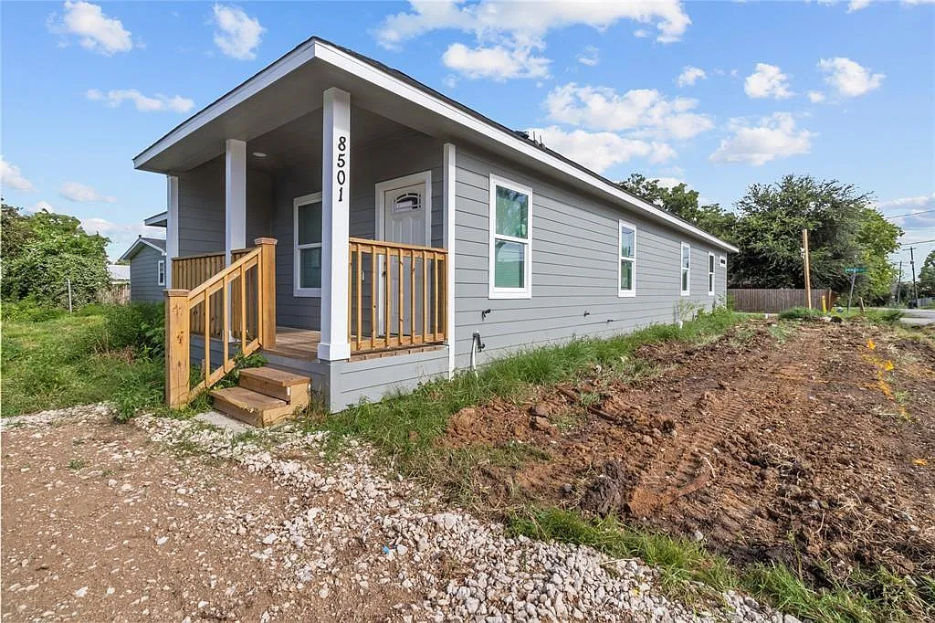 3 bed, 2.0 bath, $1,600 — Photo 1