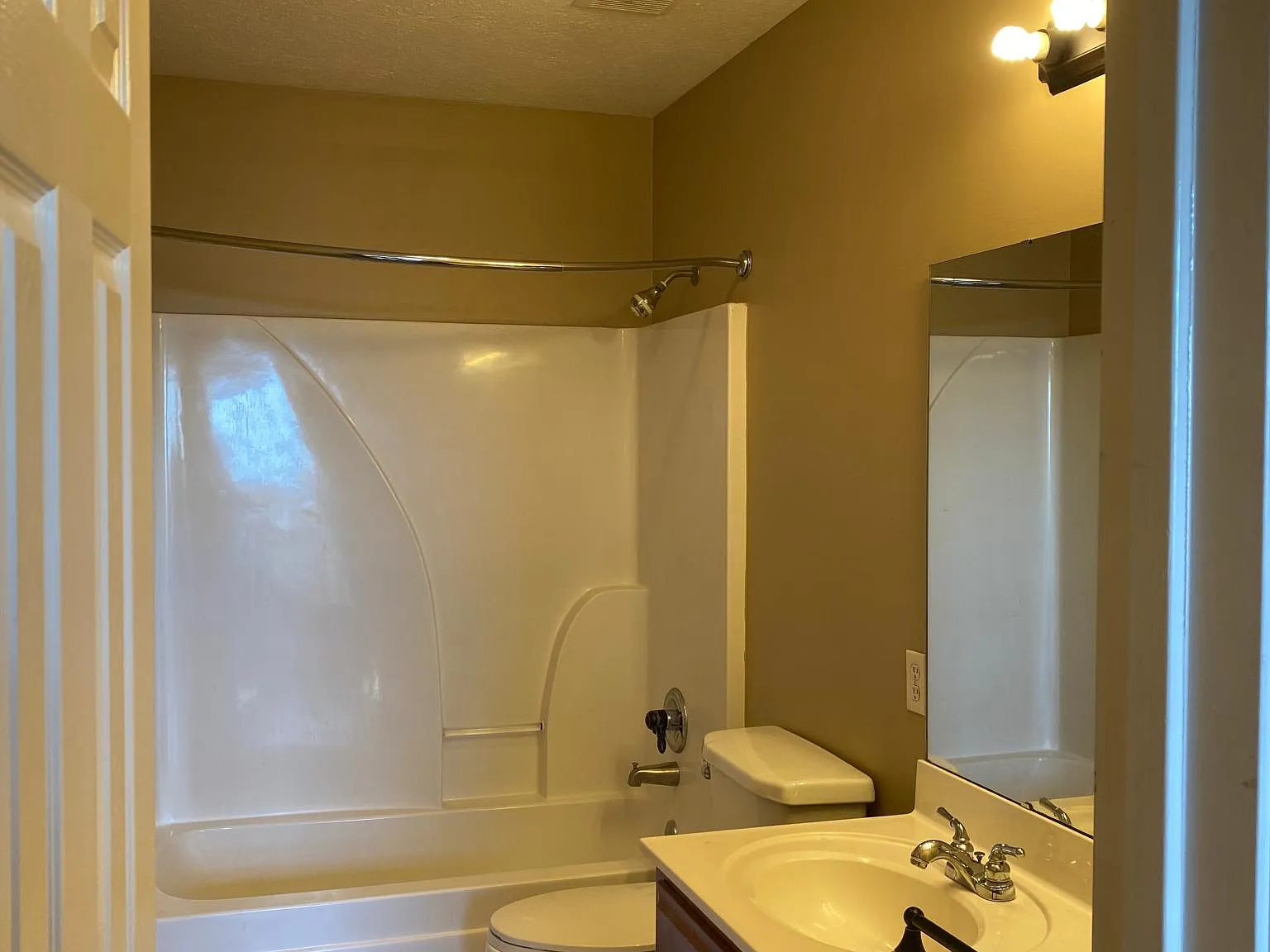 3 bed, 1181 sqft, $1,400 — Photo 4