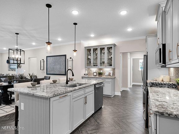4th image of 55 LINDENWOOD Place