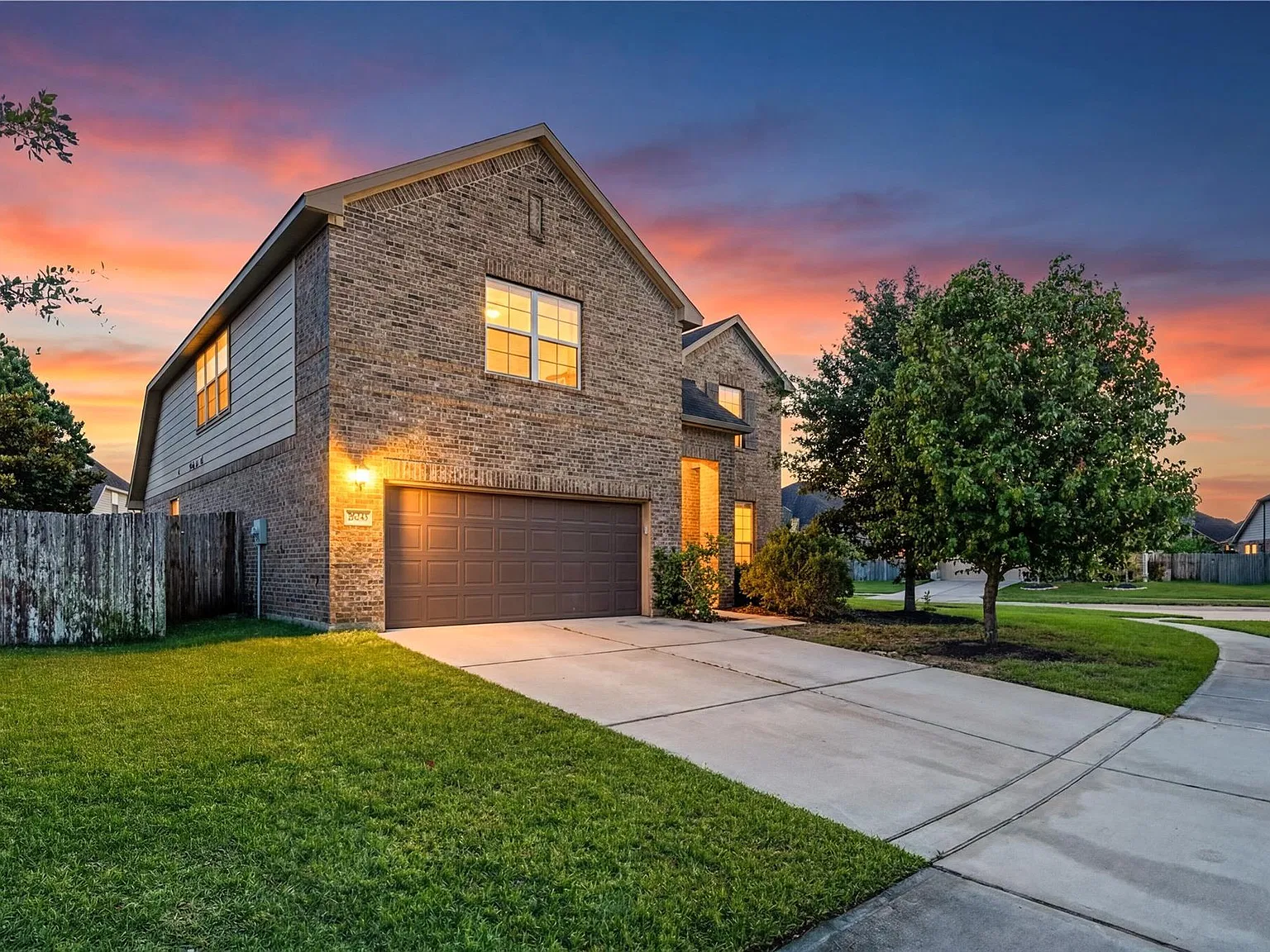 4 bed, 2.5 bath, 3221 sqft, $3,000 — Photo 2