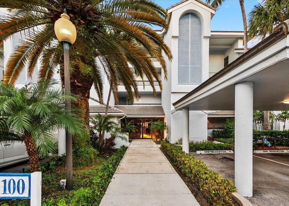 1st image of 143 Bay Colony Dr N