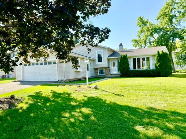 17588 W Summit Dr, Grayslake, IL 60030