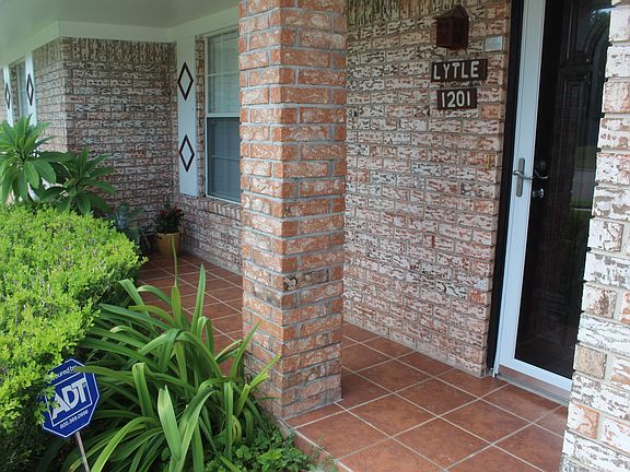 4th image of 1201 Ruiz Dr