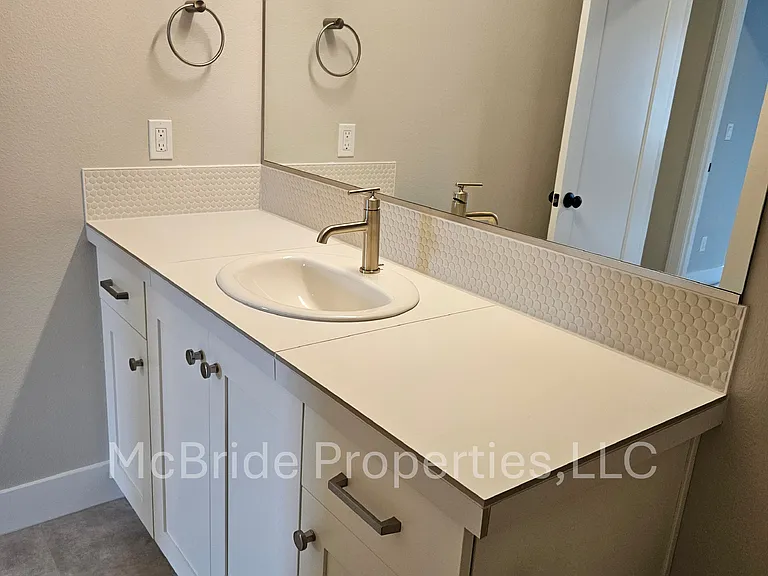 1126 Lilium Ln — Photo 5