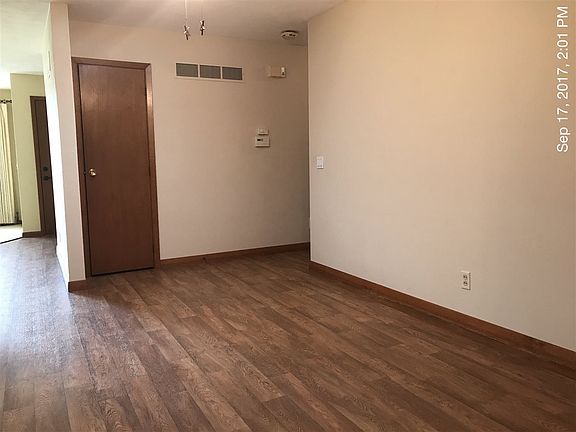 5th image of 101 Sherwood Dr