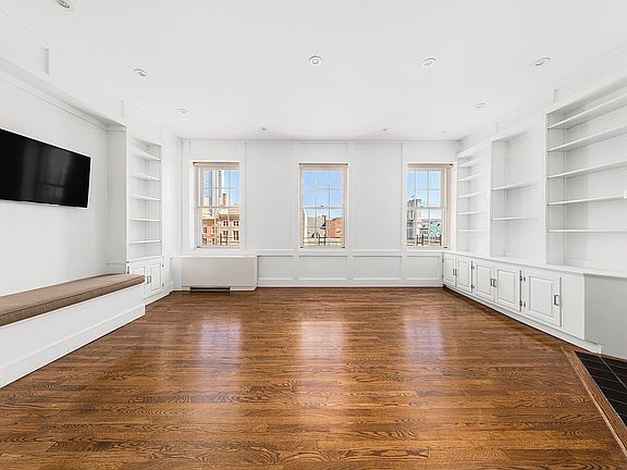 4th image of 170 John St