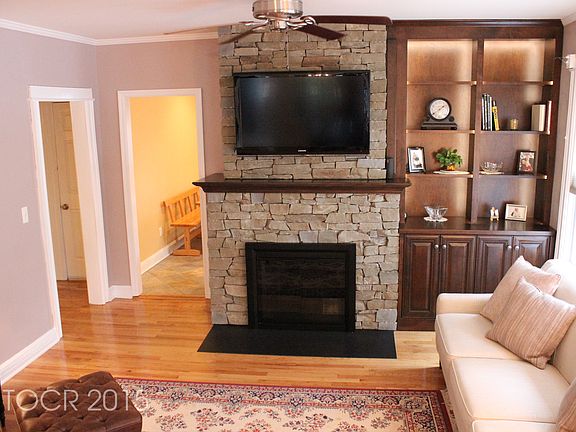 3rd image of 93 Conklin Ave