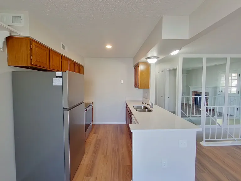1717 S Cypress St — Photo 4