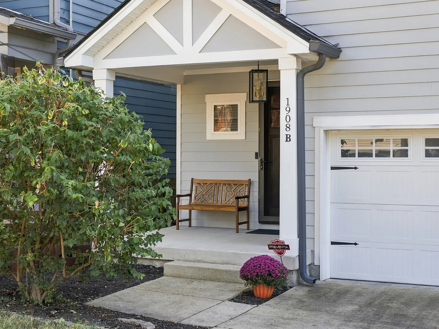 3 bed, 2.5 bath, 2447 sqft, $4,500 — Photo 2