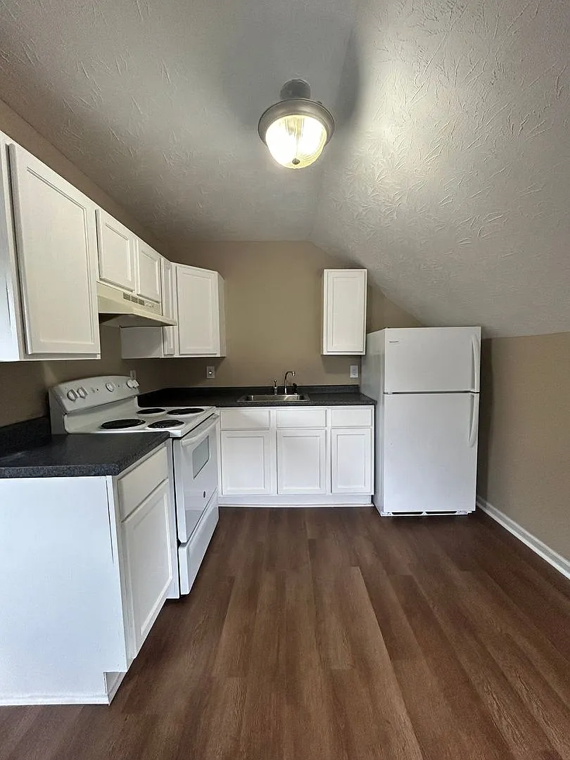 114 Georgia St — Photo 3