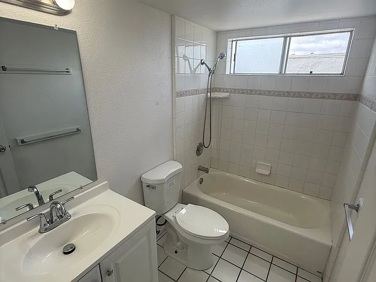 4362 Highland Ave — Photo 3
