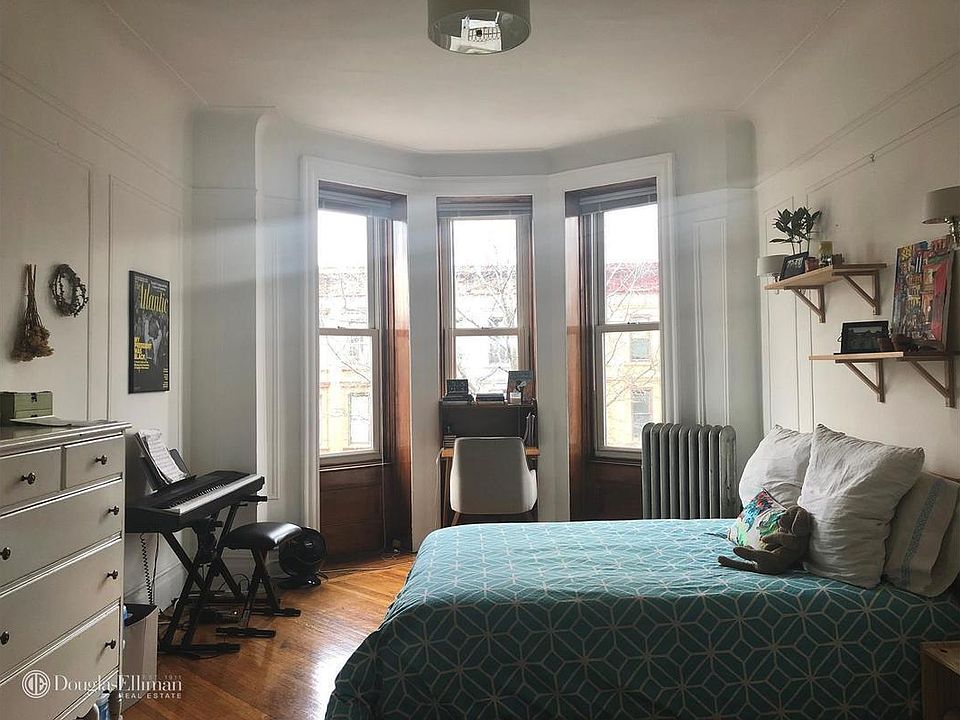 1st image of 208 Jefferson Ave #3