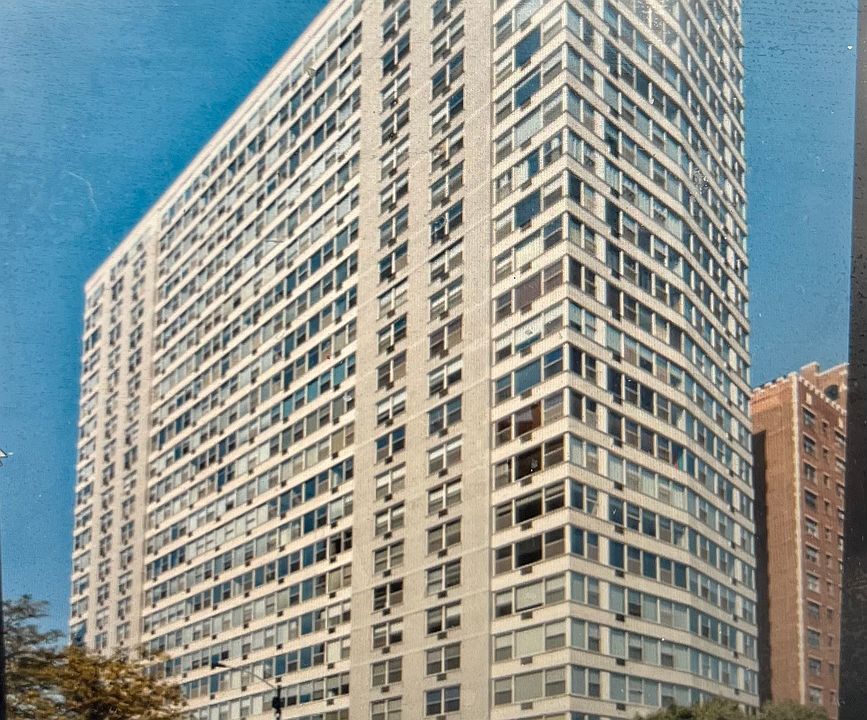 1st image of 3900 N Lake Shore Dr APT 21D