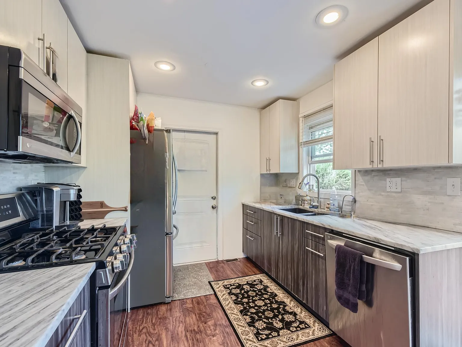 375 Pebblecreek Drive — Photo 4