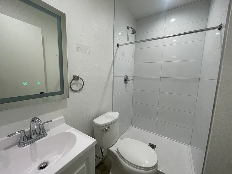 1532 W 37th St #1530 — Photo 26