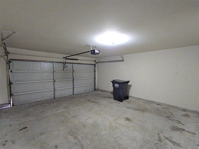810 Lightningbug Ln — Photo 21