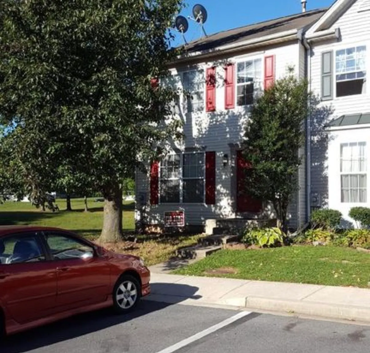 4 bed, 3.5 bath, 1500 sqft, $2,500 — Photo 3