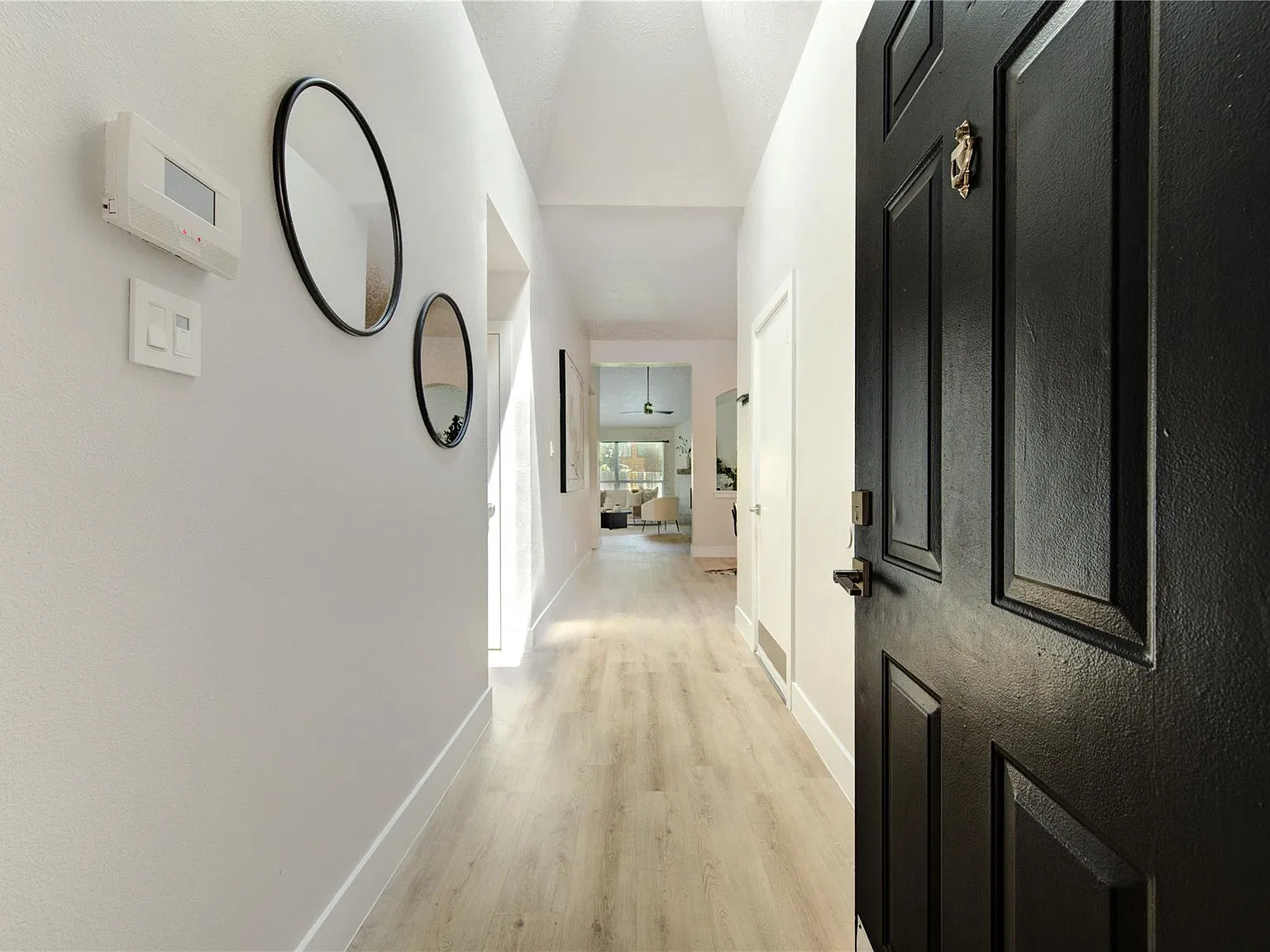 4 bed, 2.0 bath, 1774 sqft, $2,500 — Photo 3