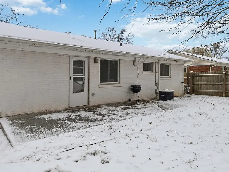 2061 Saint Teresa Dr — Photo 21