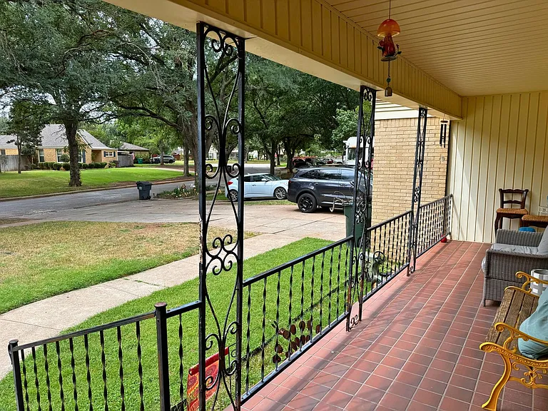 2412 Dartmouth St — Photo 3