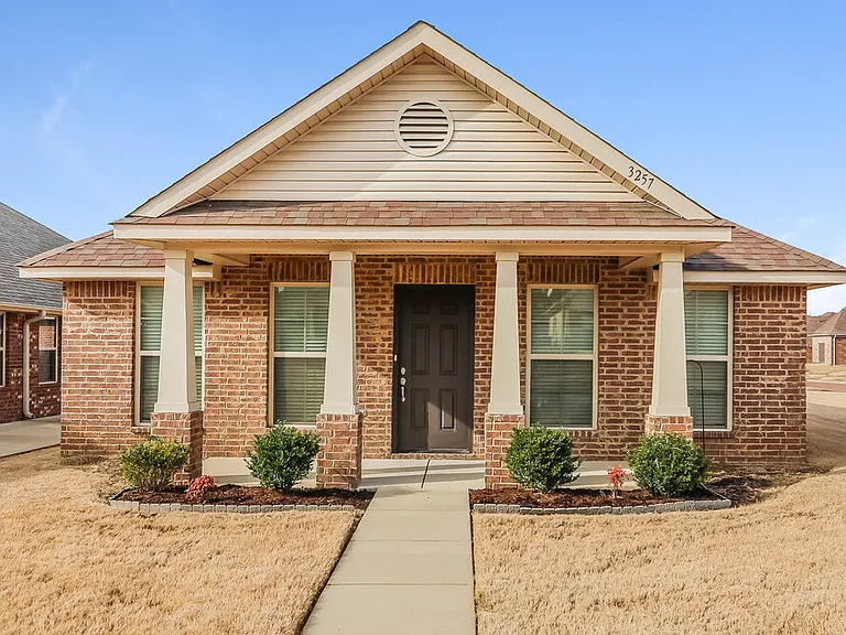3257 E Hartland Dr — Photo 1