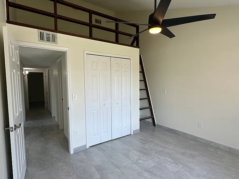 1 of the 4 room with extra space, can be a study/library space