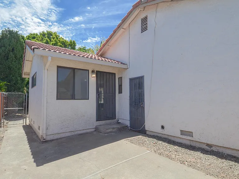 1321 Astoria Dr — Photo 36