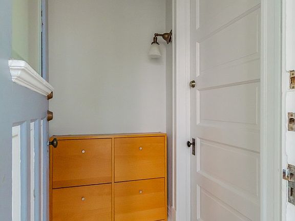 5th image of 3941 N Hermitage Ave #1