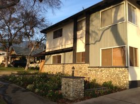 208 N Myrtle Ave, Monrovia, CA