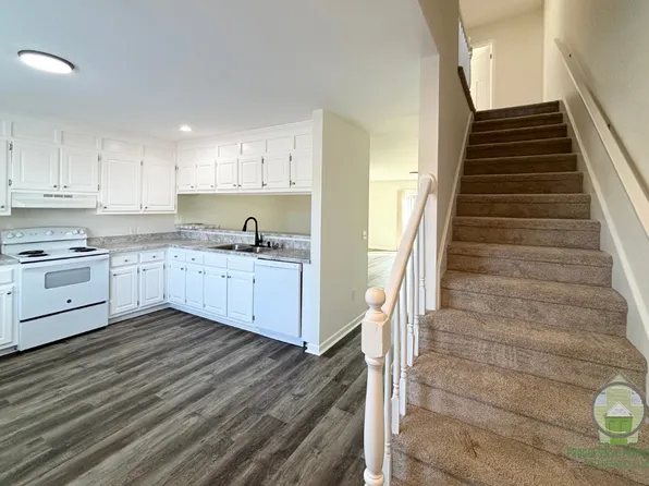 1216 N Main St, Fountain Inn, SC