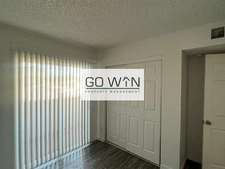 1212 W Mountain View Rd — Photo 18