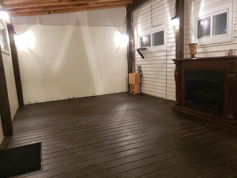 Enclosed Deck (not heated)