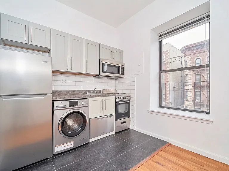 150 Manhattan Ave #3B — Photo 5