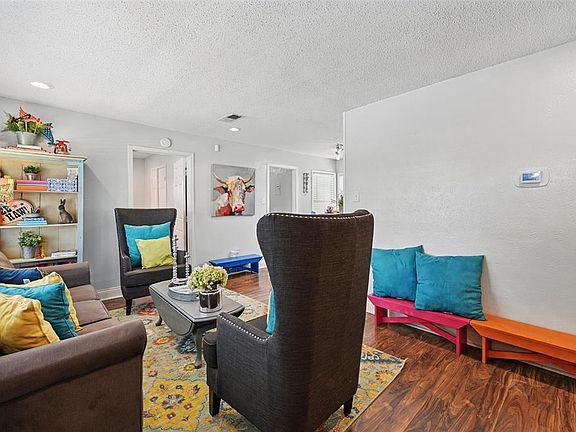 3rd image of 5200 Lovell Ave