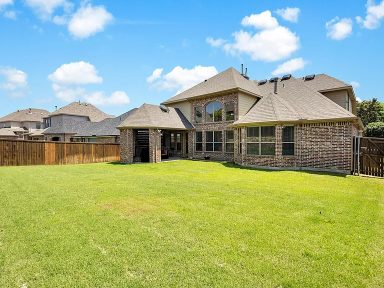 214 Crestbrook Dr — Photo 45