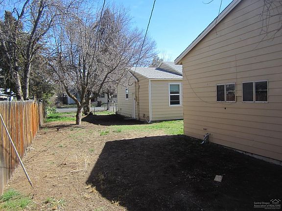 3rd image of 795 SE Elm St