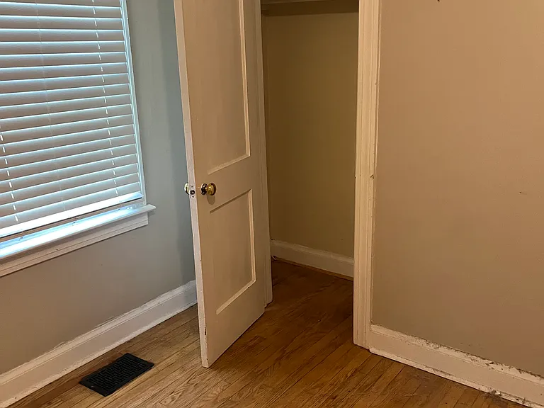 3039 Wentworth Ave — Photo 3