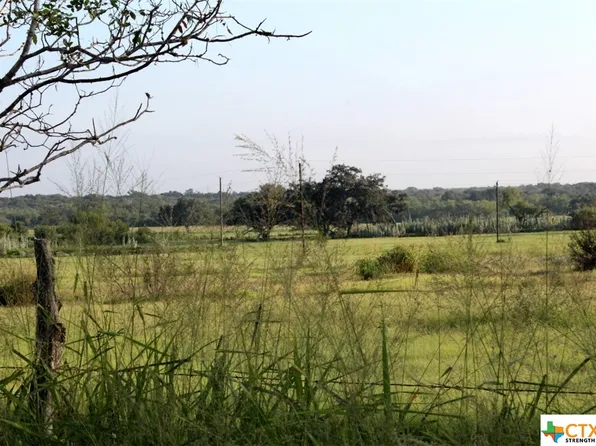 15 Wisteria Ln, Smiley, TX 78159