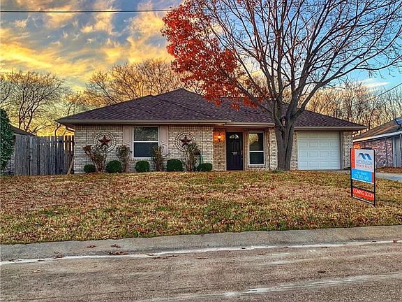 3rd image of 217 Briar Creek Dr