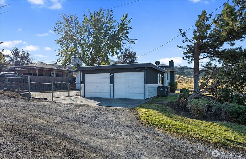 3rd image of 128 W Nelson Road