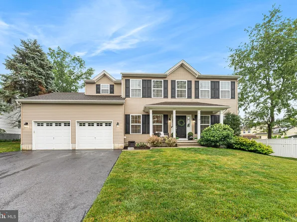 29 Martha Dr, Hamilton, NJ 08610