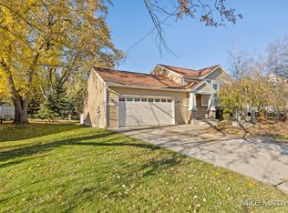 10335 Paw Paw Dr, Zeeland, MI 49464