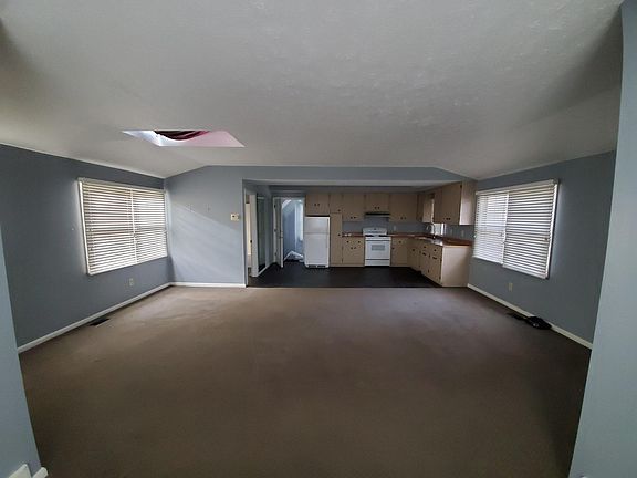2nd image of 14001 Lake Ave