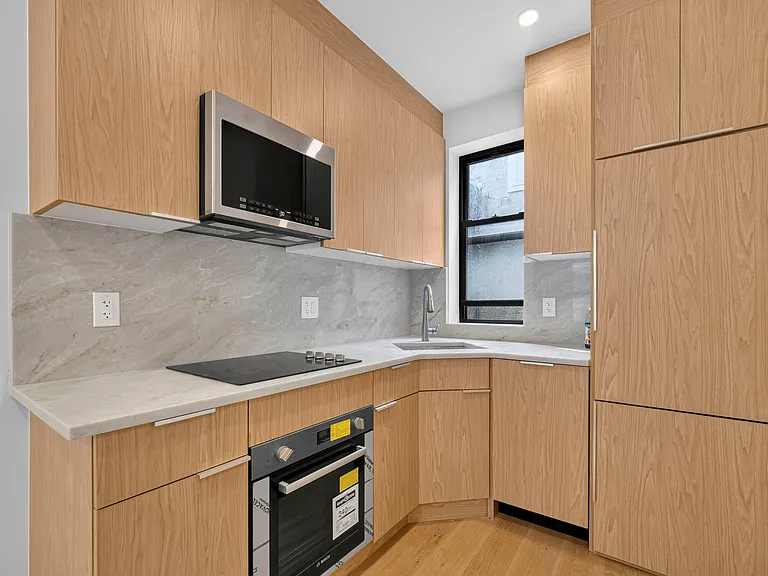 205 8th Ave #2R — Photo 4
