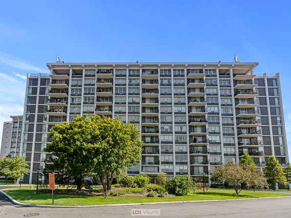 8815 W Golf Rd APT 10C, Niles, IL 60714