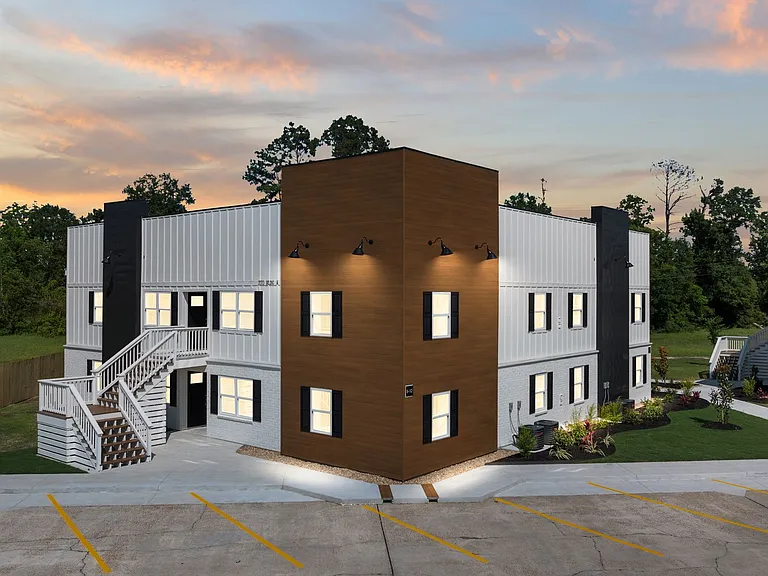 270 Bruce Cir #6 — Photo 4