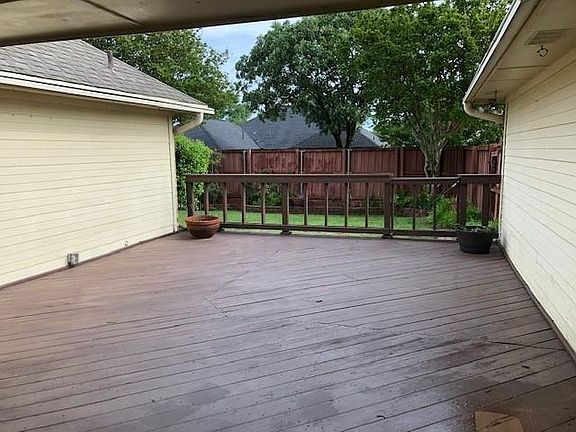 3rd image of 2025 Liverpool Dr