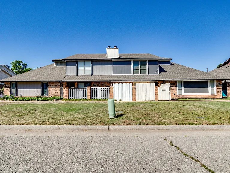 13813 Fairhill Ave — Photo 2