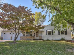 204 SW Opal Dr, Lees Summit, MO 64081