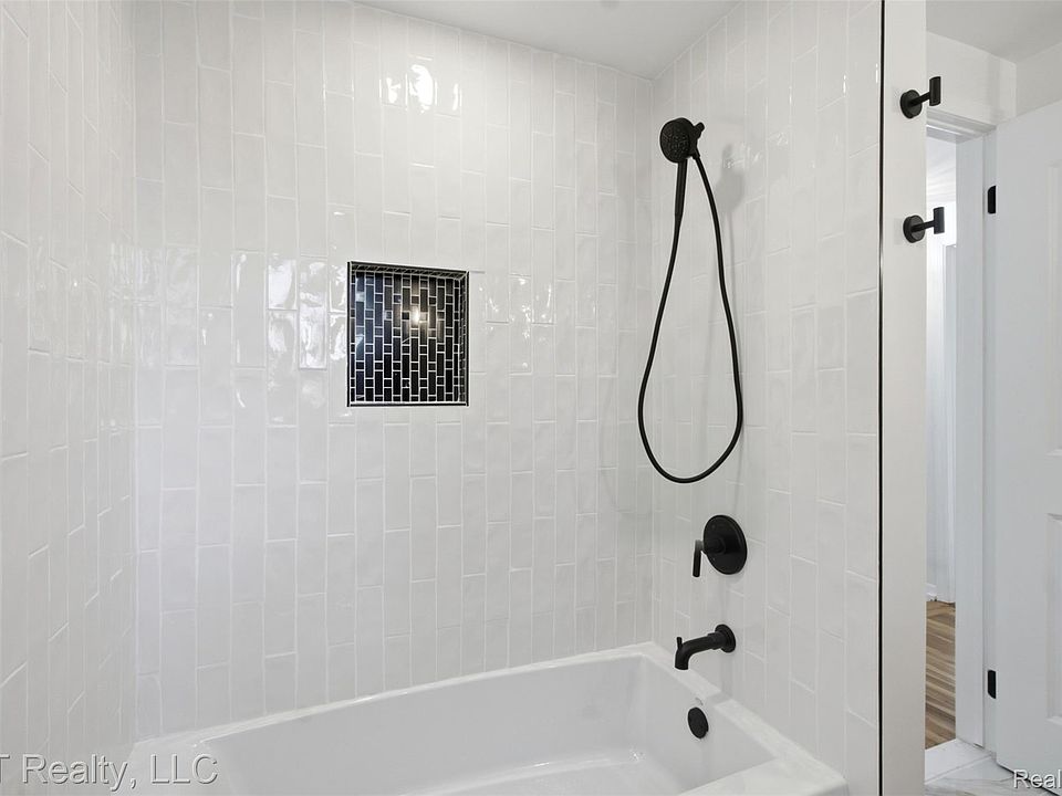 27116 Selkirk St, photo 24